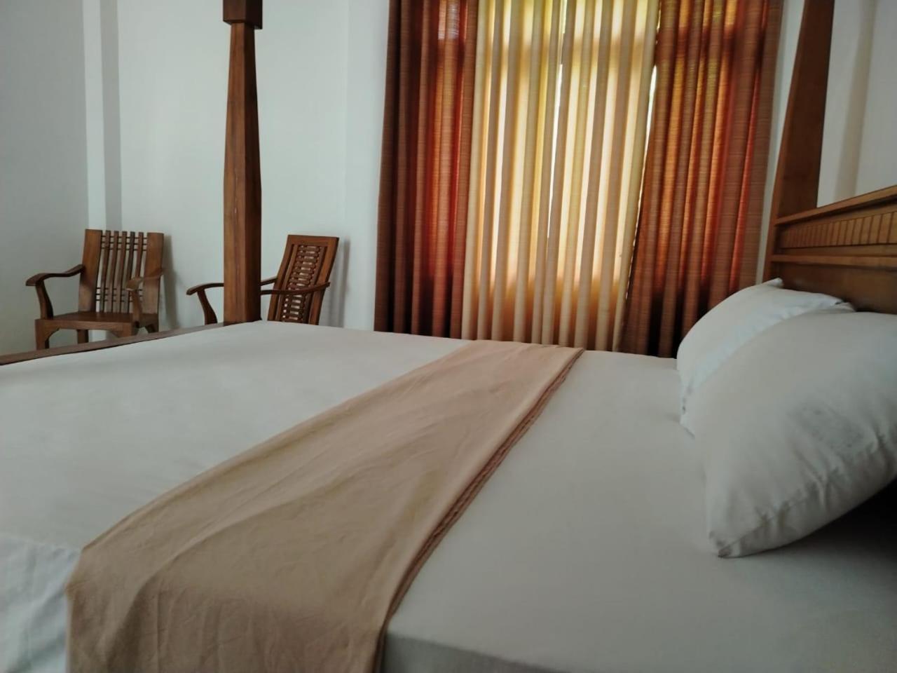 Diora Hotel Ratnapura Exterior foto