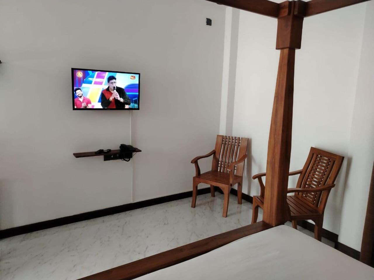 Diora Hotel Ratnapura Exterior foto