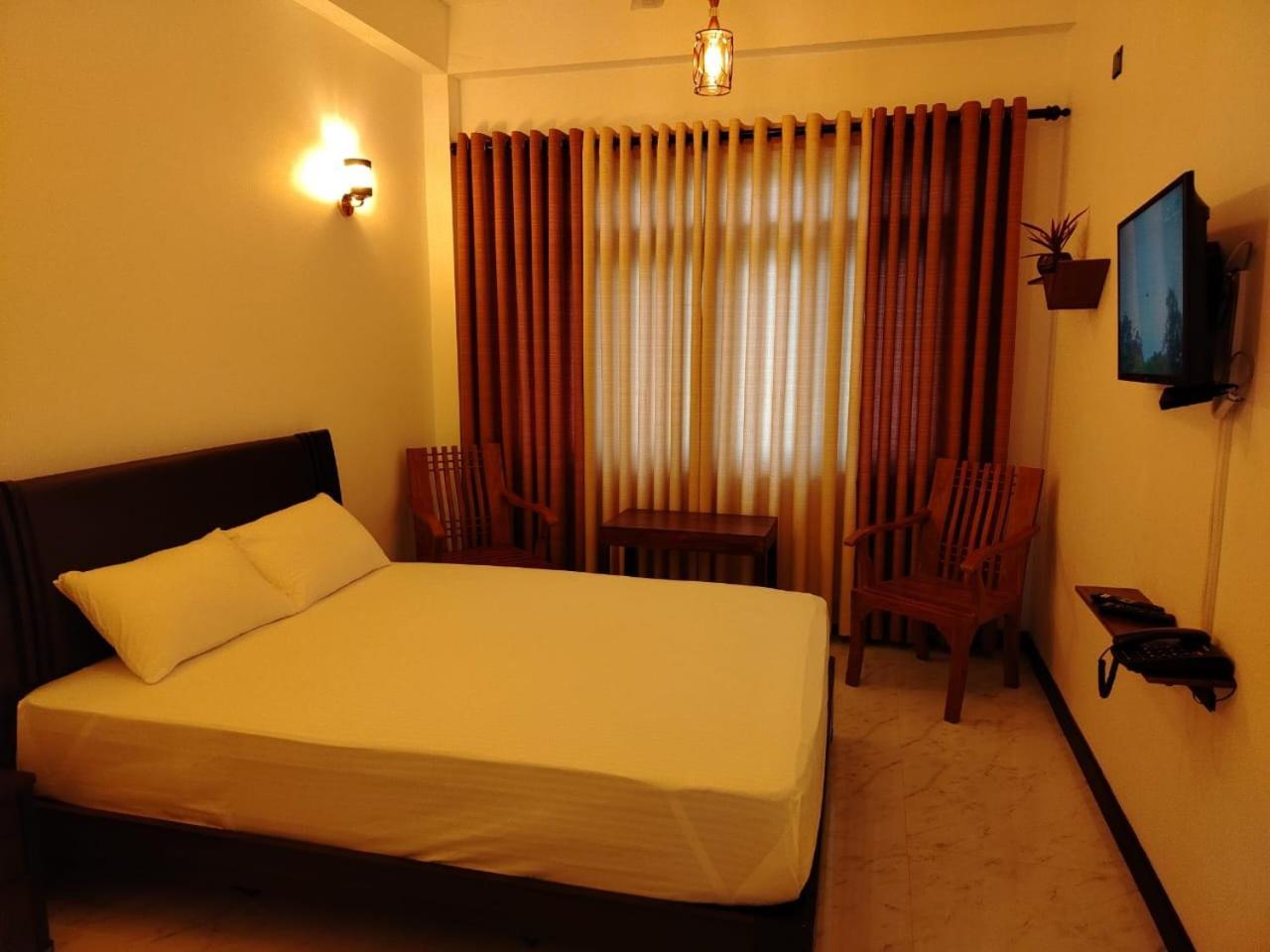 Diora Hotel Ratnapura Exterior foto