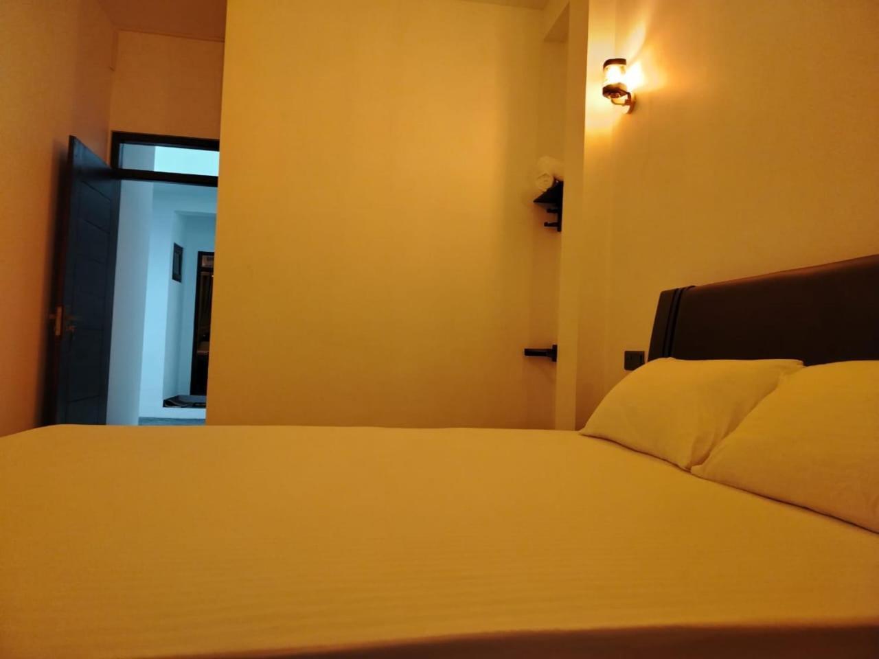 Diora Hotel Ratnapura Exterior foto