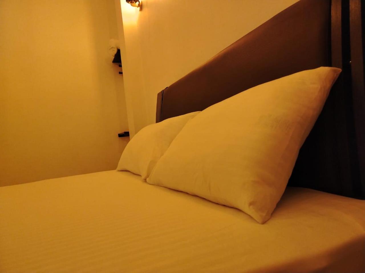 Diora Hotel Ratnapura Exterior foto