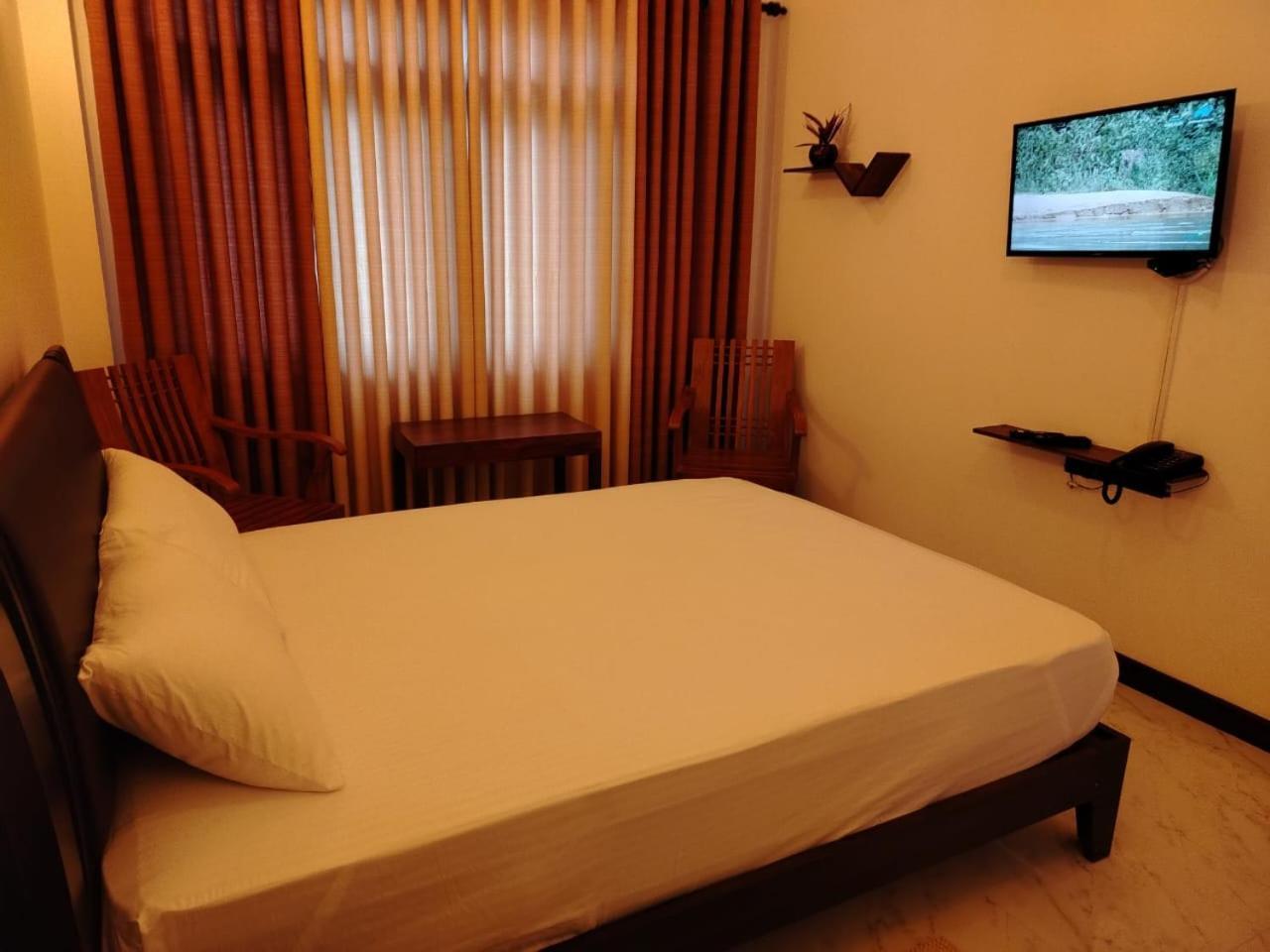Diora Hotel Ratnapura Exterior foto