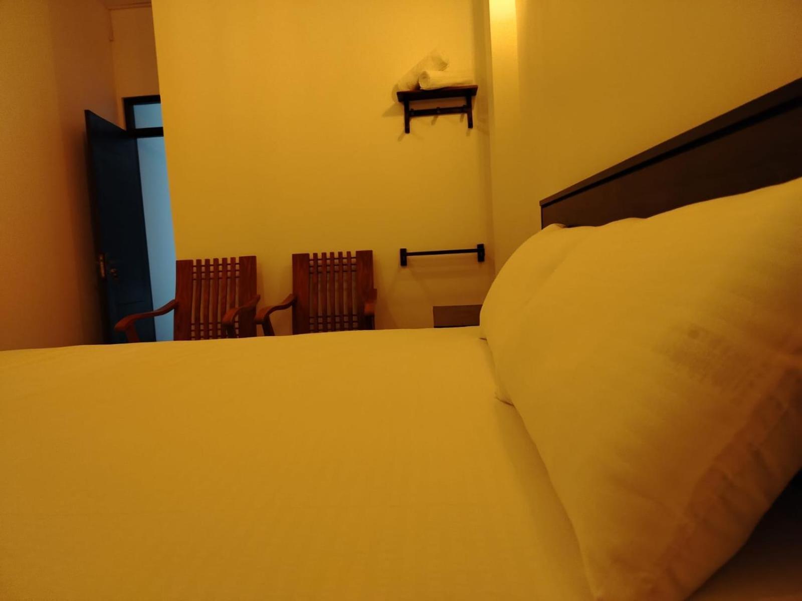 Diora Hotel Ratnapura Exterior foto