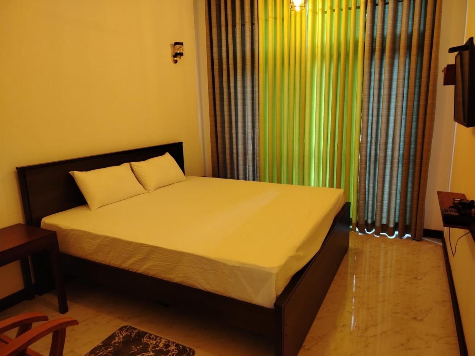 Diora Hotel Ratnapura Exterior foto