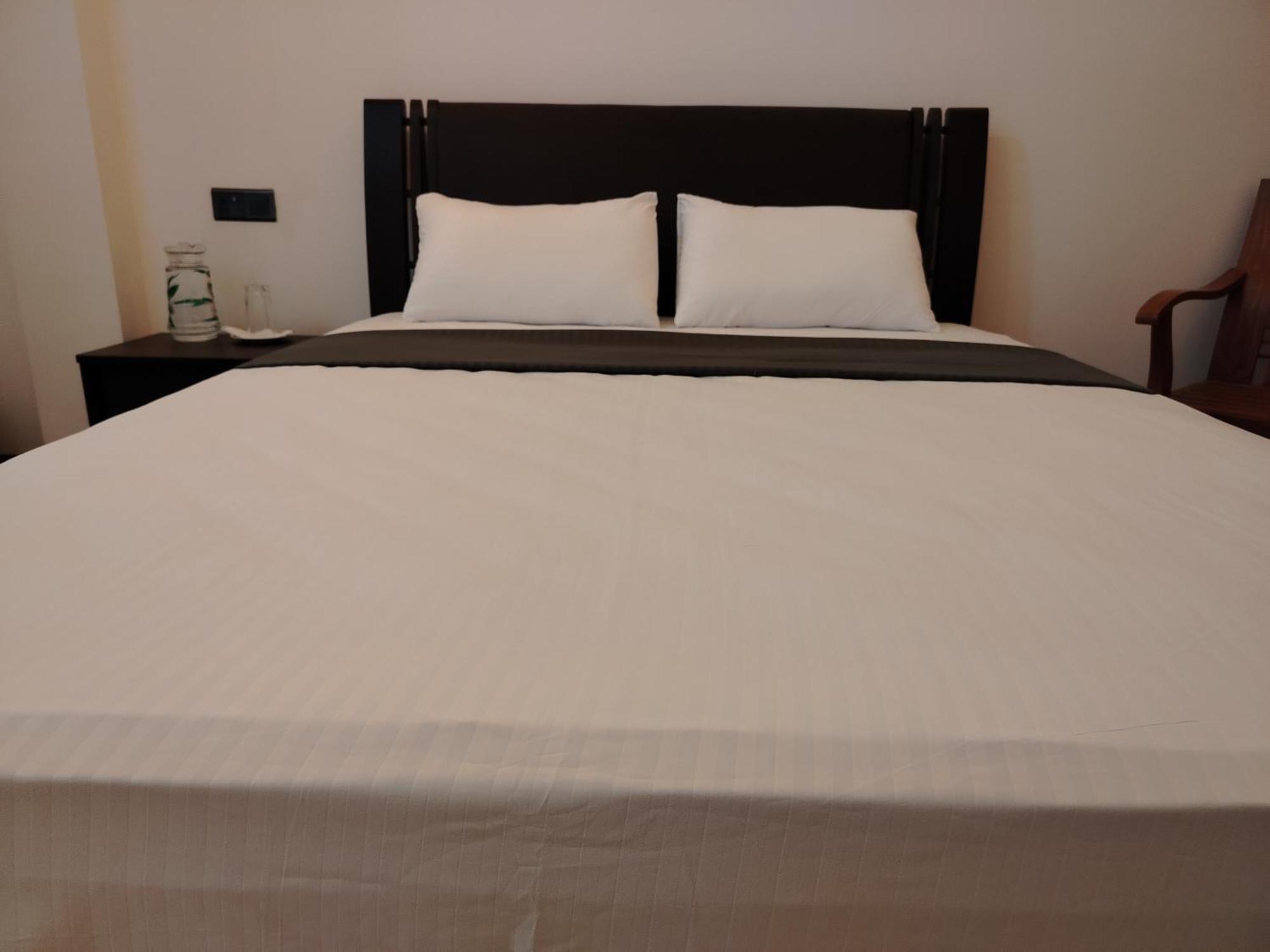 Diora Hotel Ratnapura Quarto foto