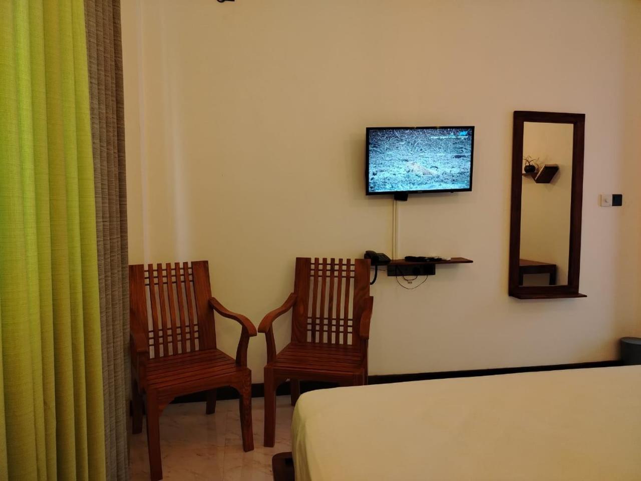 Diora Hotel Ratnapura Exterior foto
