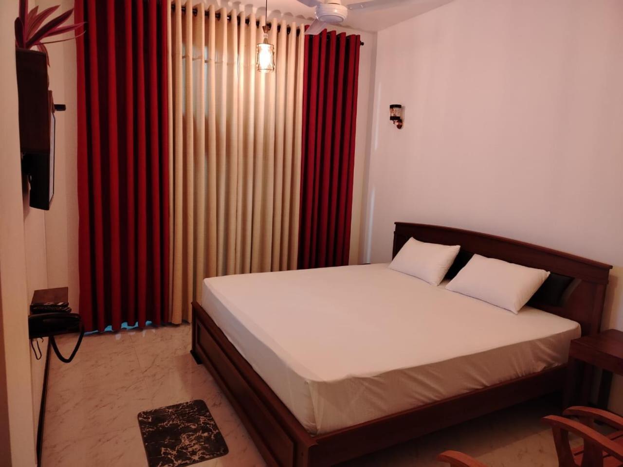 Diora Hotel Ratnapura Exterior foto