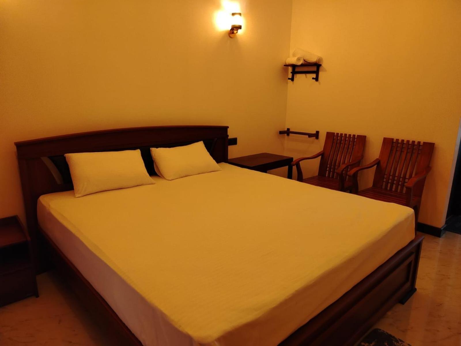 Diora Hotel Ratnapura Exterior foto