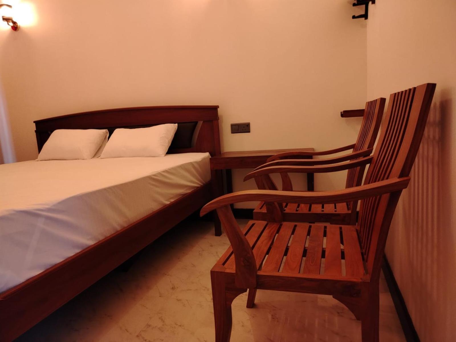 Diora Hotel Ratnapura Exterior foto