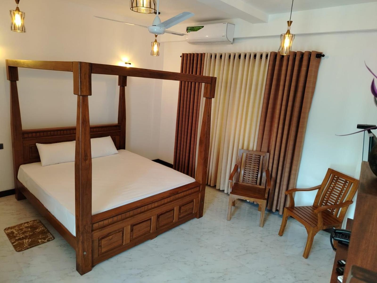 Diora Hotel Ratnapura Exterior foto